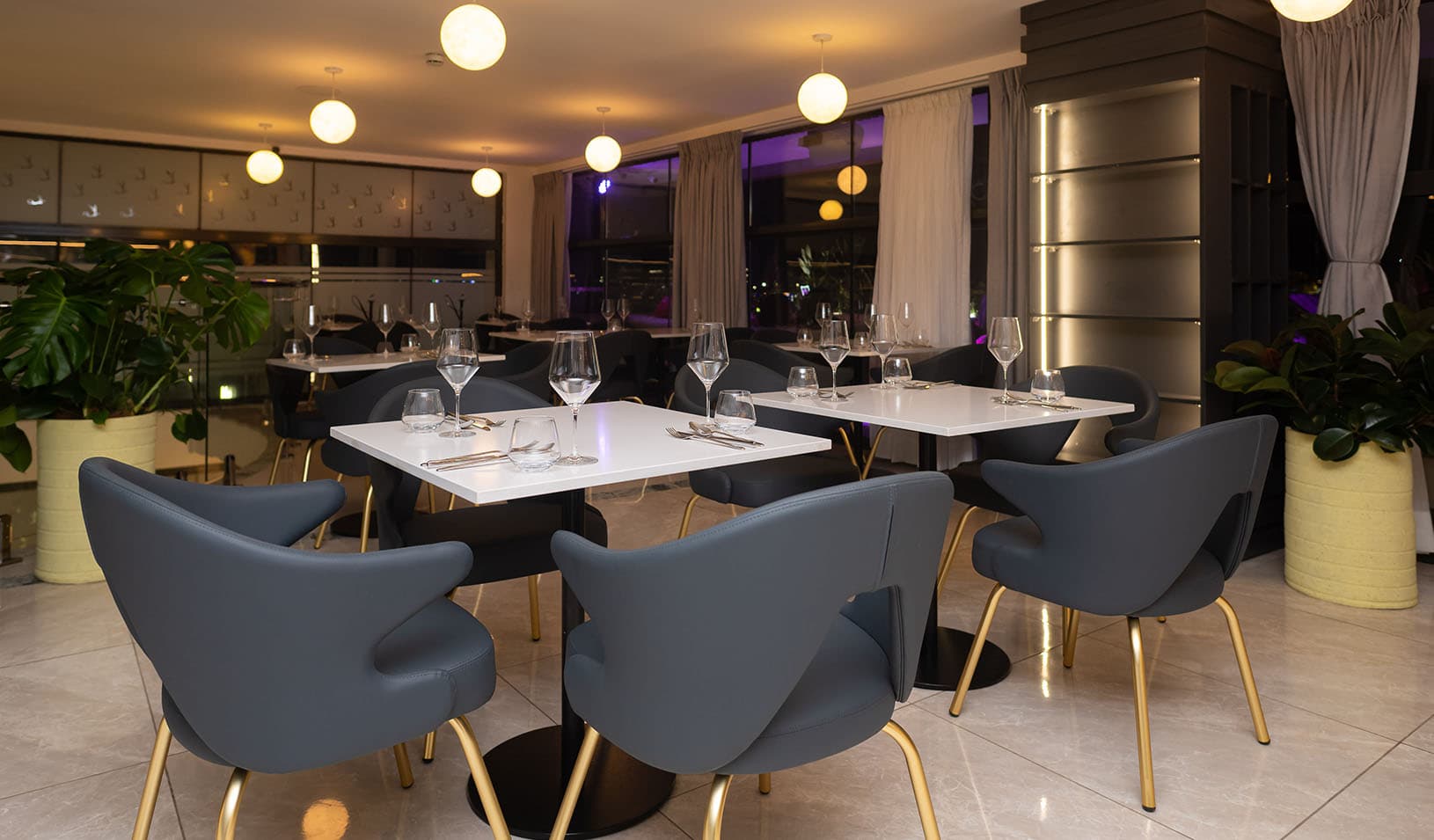 À La Lune Restaurant & Café (Signature)